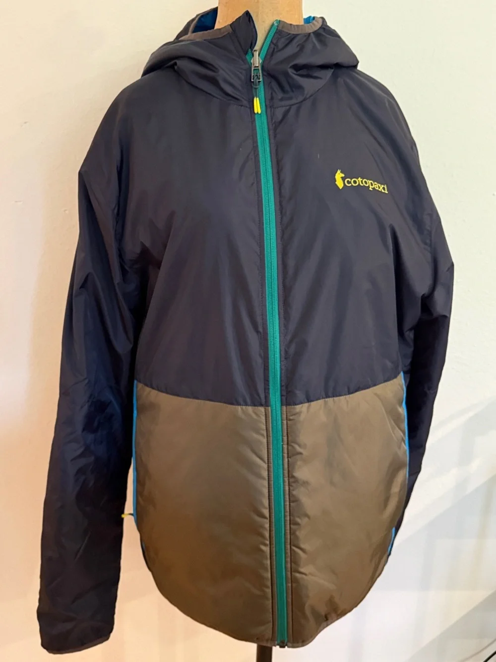 Cotopaxi L Hooded Two-Tone Puffer Jacket in Navy, Olive & Teal great condition - Picture 1 of 7